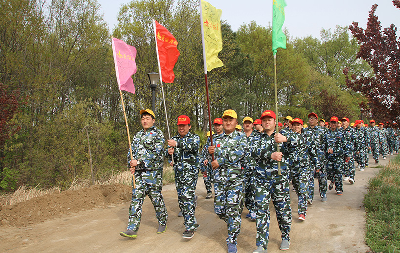 2013年4月，國凱置業薄山湖戶外拓展訓練